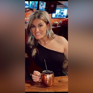 RIBBED ONE SHOULDER TOP